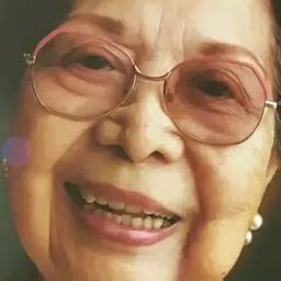 琵拉·許奈德 飾演 Mrs. De La Rosa