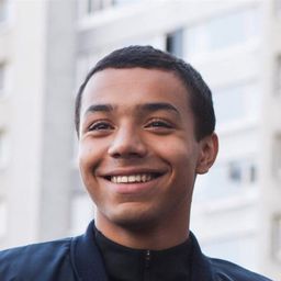 連恩·皮隆 飾演 Yanis Bensaadi