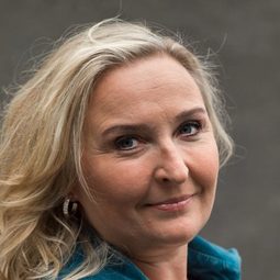 Ragnhild Gudbrandsen 飾演 Anita