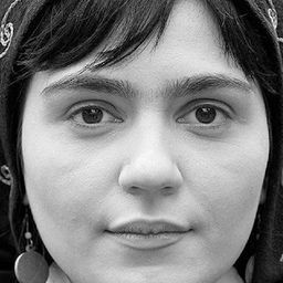 Mona Ahmadi 飾演 Nadia