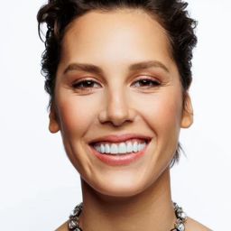 Irina Gorbacheva 飾演 Natasha