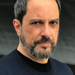 Peter Ganim 飾演 Bodega Owner