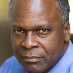 Kim Estes 飾演 Victor