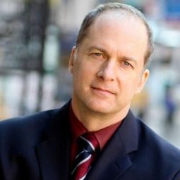 Daniel H. Jenkins 飾演 Oliver Cromwell 'O.C.' Ogilvie