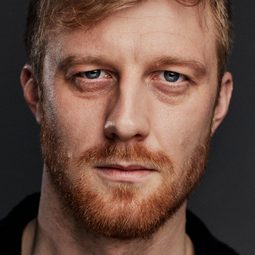 尤沃金菲耶斯特魯普 - 托芙的房間演員 飾演Klaus Rifbjer