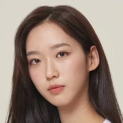 Han Ji-hyun 飾演 Kim Su-jin