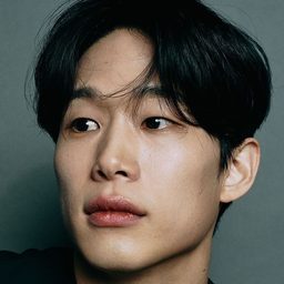 Lee Chan-yong 飾演 Isak Borg (voice)