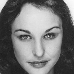 Phoebe Dollar 飾演 Phoebe
