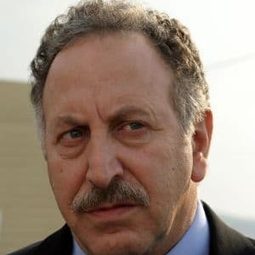 Makram J. Khoury 飾演 Ben-Shooshan