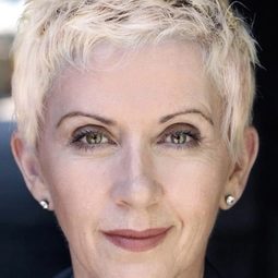 Karin Collison - English Estate演員 飾演Helen