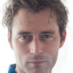 德克蘭·漢尼根 飾演 Mr. Johnson