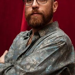 朱利安·盧塞羅 飾演 Gonza