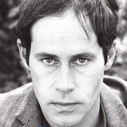 Hugues Quester 飾演 Patrice (Julie's Husband)