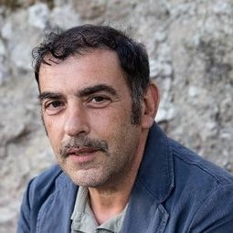 Claudio Collovà - Boys on the Outside演員 飾演Interrogation Detective