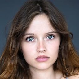 瑪麗蓮·利馬 - 哨兵行動演員 飾演Tania