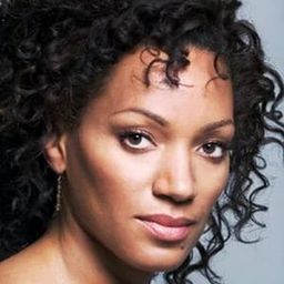 Karen Holness 飾演 Tara