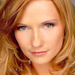 Doreen Jacobi 飾演 Ann Berg