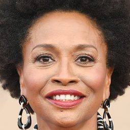 珍妮佛·路易斯 - Jewel's Catch One演員 飾演Self