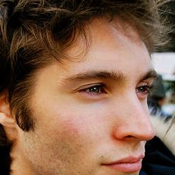 Thomas Lalonde 飾演 Roméo Lamontagne