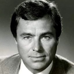 Edward Winter 飾演 Johnny Roman