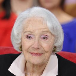 Gisèle Casadesus - 刺蝟優雅演員 飾演Mrs. de Broglie