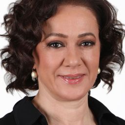 Bennu Yıldırımlar 飾演 Ayla