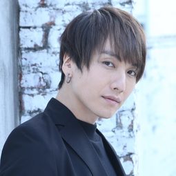 細貝 圭 飾演 Self