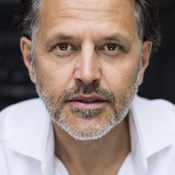 Carlo Kitzlinger 飾演 Michael Lutzmann