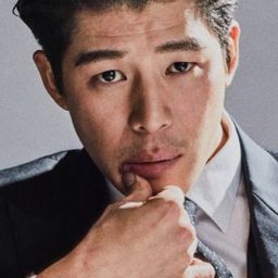 Hong Wan-pyo 飾演 head teacher