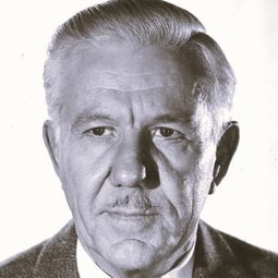 Sam Flint 飾演 Dr. Pomeroy