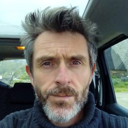 Eric Hervè - 愛•難按捺演員 飾演Le vétérinaire