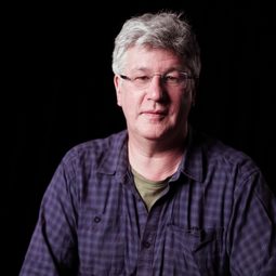 Adrian Arbib 飾演 Self (Photojournalist)