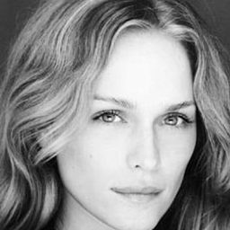 Cassandra Bell 飾演 Jade Bowman