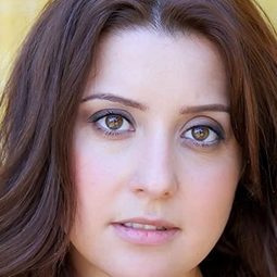 Anna Elena Pepe 飾演 Donatella