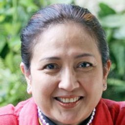 德薇·伊拉萬 - 搏命生死限演員 飾演Ibu Tati