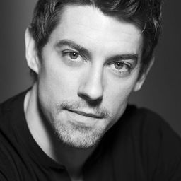 亞德里安·萊斯特拉 飾演 Lázaro