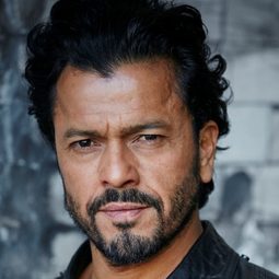 Les Brandt 飾演 John the Apostle