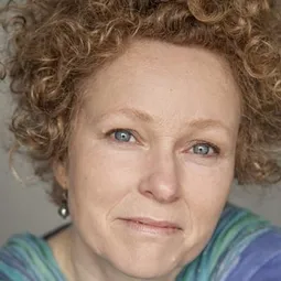 Ally Ni Chiarain - Forever in My Heart演員 飾演Martha