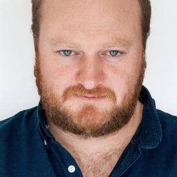 Albert Pretorius 飾演 Attendant