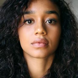 Savannah Steyn 飾演 Lisa