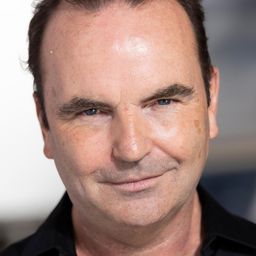 Aubrey Wakeling 飾演 Vince