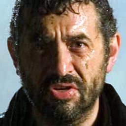 Xavier Estévez 飾演 Sergento Espin