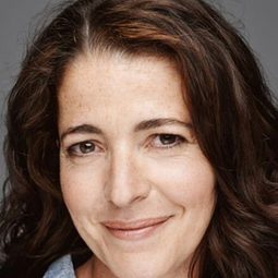 羅拉娜維絲 - 萬千痛愛在一身演員 飾演Mercedes