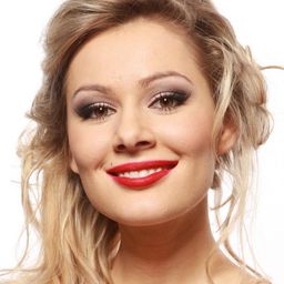 Mariya Kozhevnikova 飾演 Selma