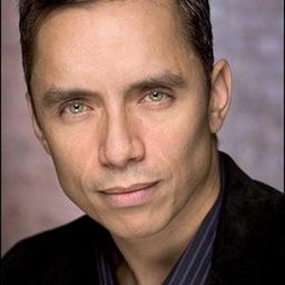 Anthony Alvarez - 失驚無神闖謎城演員 飾演Cigar Man