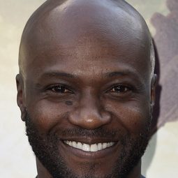 山米·羅堤比 - 國定殺戮日：無限狂屠演員 飾演Darius