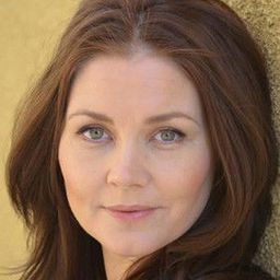 Sally McDonald 飾演 Ruth