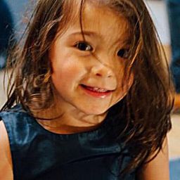 Sama Al-Khateab 飾演 Self