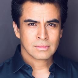 Alberto Bonilla 飾演 Self