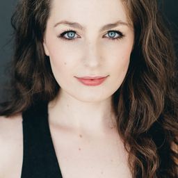 Kayla Dumont 飾演 Jade